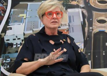 Senadora de MT assina